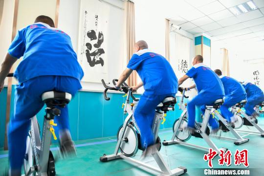 山西省戒毒人員正在進行身體鍛煉?！⊥踅ㄜ?攝