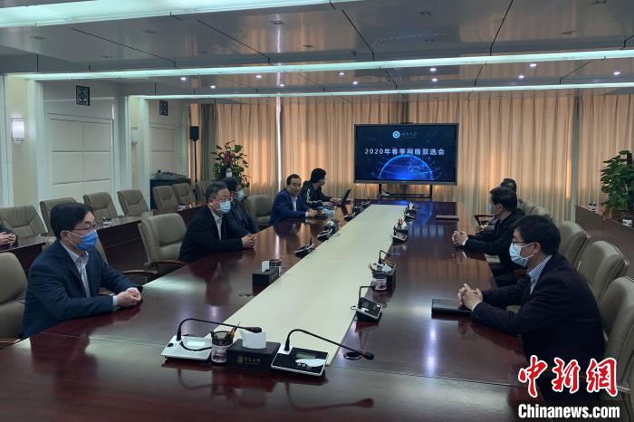 寧夏大學(xué)2020年春季首場綜合類“網(wǎng)絡(luò)雙選會”現(xiàn)場?！±钆迳?攝