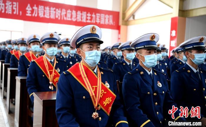授銜表彰儀式現(xiàn)場?！⒅铱?攝