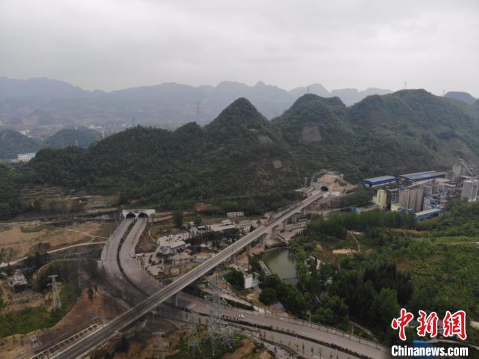 貴州省首條城際高速鐵路——安六鐵路開始聯(lián)調聯(lián)試。中國鐵路成都局集團公司供圖