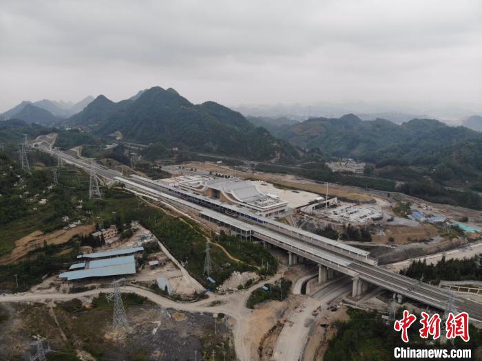 貴州省首條城際高速鐵路——安六鐵路開始聯(lián)調聯(lián)試。中國鐵路成都局集團公司供圖