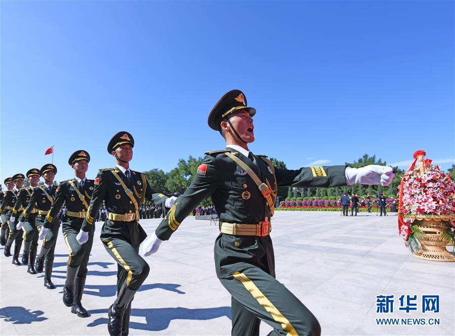 （社會）（2）紀(jì)念中國人民抗日戰(zhàn)爭暨世界反法西斯戰(zhàn)爭勝利75周年向抗戰(zhàn)烈士敬獻花籃儀式在京舉行