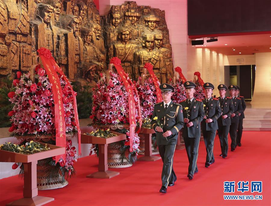 （社會）（5）紀(jì)念中國人民抗日戰(zhàn)爭暨世界反法西斯戰(zhàn)爭勝利75周年向抗戰(zhàn)烈士敬獻花籃儀式在京舉行