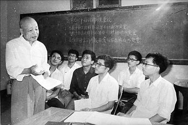 舍我其誰報國志，碧血丹心愛國情