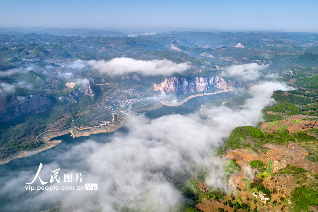 2022年4月3日拍攝的貴州省黔西市新仁苗族鄉(xiāng)境內(nèi)的烏江一級支流六沖河。